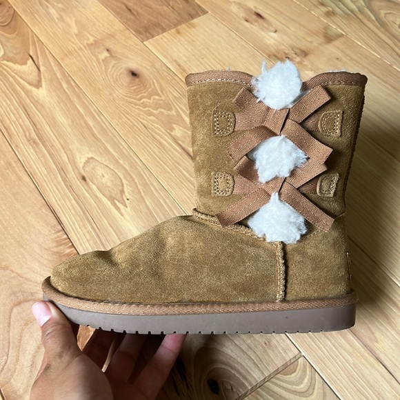 Koolaburra Victoria Short Girls Boots - Picture 3 of 8